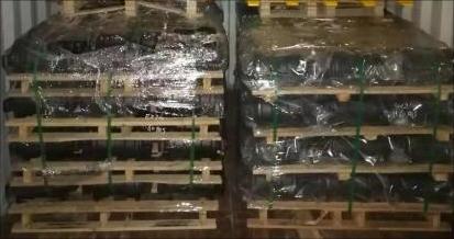 Customers export a container for excavcator parts